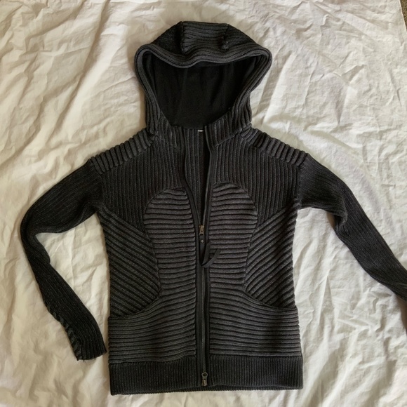 Lululemon Embrace Knit Hoodie in Black and Heather Grey (size six) - Picture 2 of 10